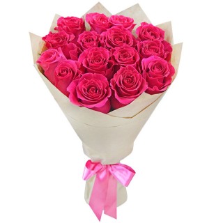Букет Розовые розы в крафте из 15 роз